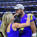 Stafford y Rams homenajean a primeros respondientes con la familia de Kelly