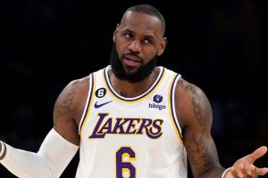 LeBron James niega reducción salarial, leyenda de Celtics ruega a Lakers hablar