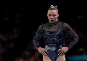Jade Carey despide a compañera de Oregon tras 21 años en gimnasia