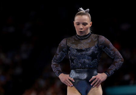 Jade Carey despide a compañera de Oregon tras 21 años en gimnasia
