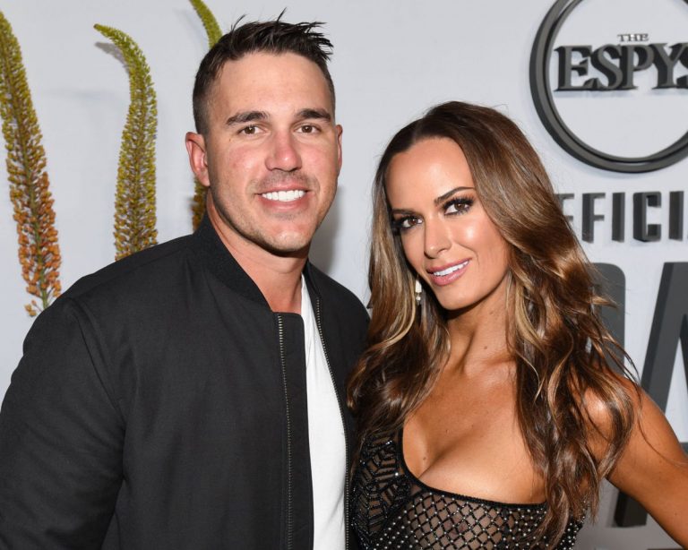 Esposa de Koepka emocionada tras revelarse la dura realidad matrimonial