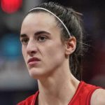 Ex-estrella de Carolina del Sur cae ante fans de Caitlin Clark