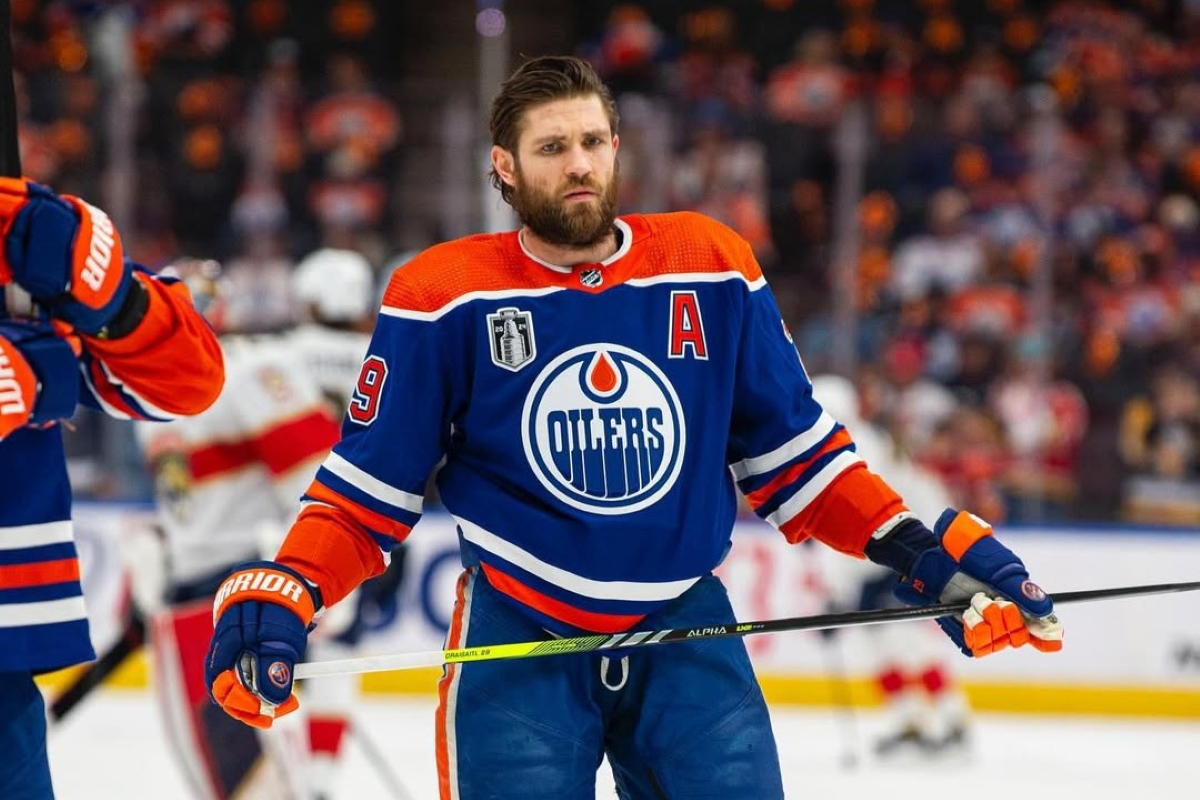 Draisaitl frustrado por preguntas constantes sobre defensa de Oilers