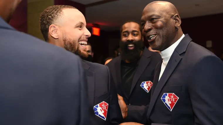 Stephen Curry iguala marca de Michael Jordan en premio NBA