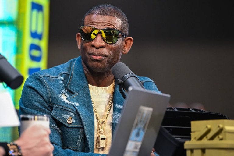 Colorado anuncia GPA histórico, Deion Sanders recibe $34.8M