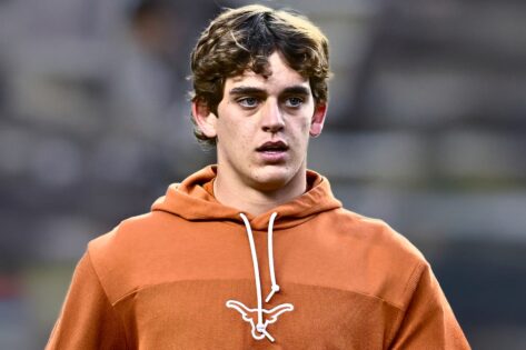 Hijo de leyenda de Chargers posible sucesor de Arch Manning en Texas